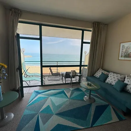 Seaview - 10 Meters To The Apartment Varna