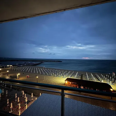 Lägenhet Seaview - 10 Meters To The *