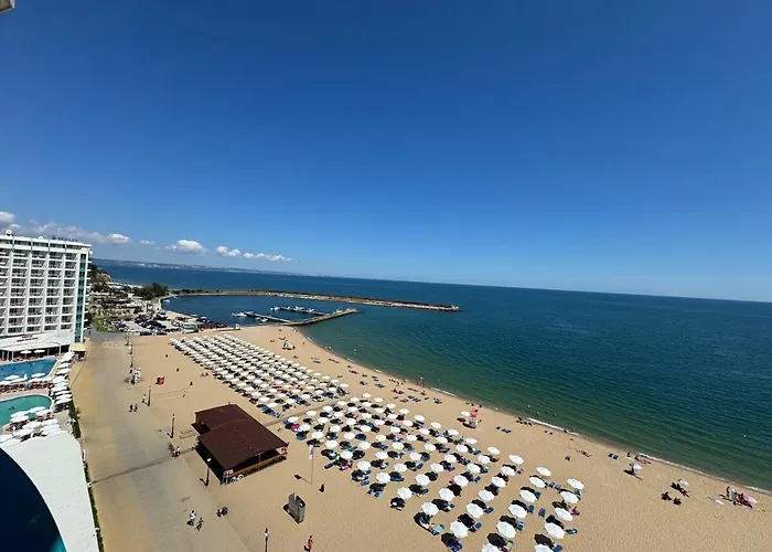 Seaview - 10 Meters To The Apartment Varna